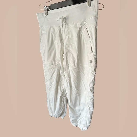 Lululemon studio crops Sz 2 - Picture 12 of 12